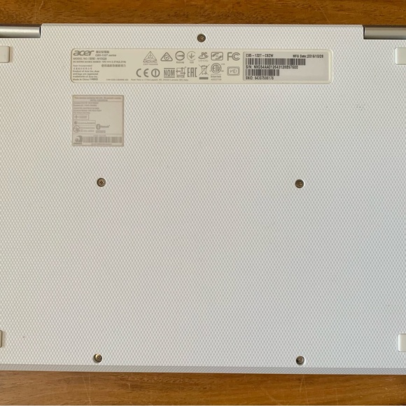 Acer Chromebook Laptop Computer White - Picture 2 of 5